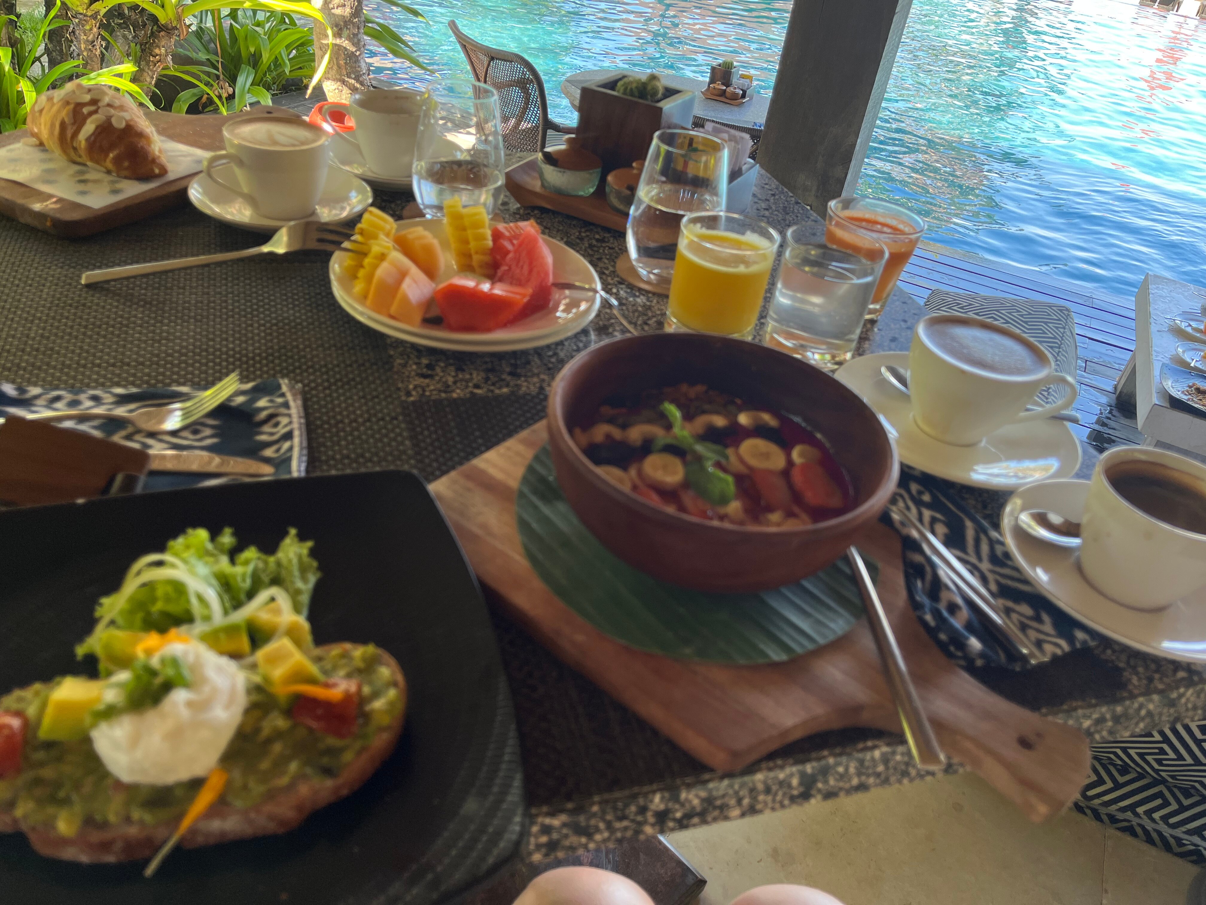 速达马拉套房和圣吉吉别墅酒店-泳池