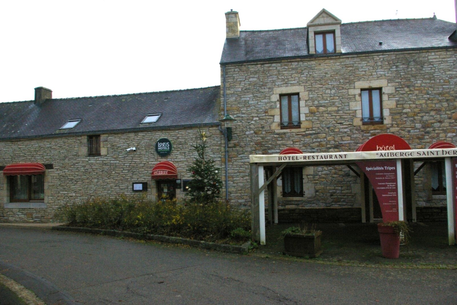 Auberge Saint Hernin-官方