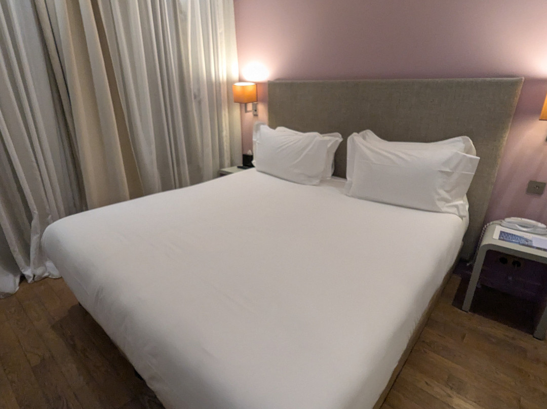 NH萨布隆大酒店主图