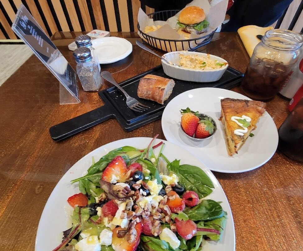 206 Alder Bistro & Bar