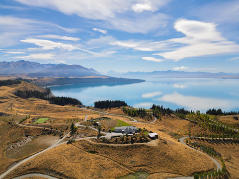 库克山湖畔度假酒店主图