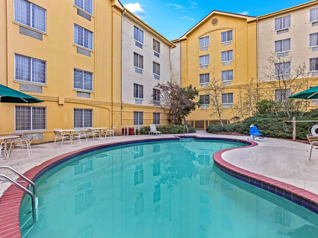 La Quinta Inn & Suites by Wyndham Birmingham Homewood主图