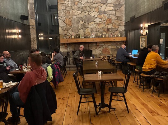 Hunter Lodge, a Bluebird by Lark主图