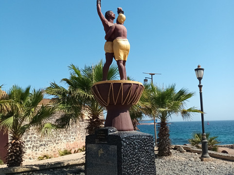 Biram Basse "VALERY"-索蒙必去景点