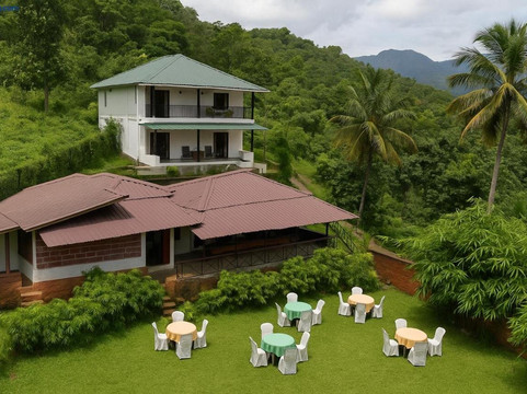 Pepper and Clove Enclave