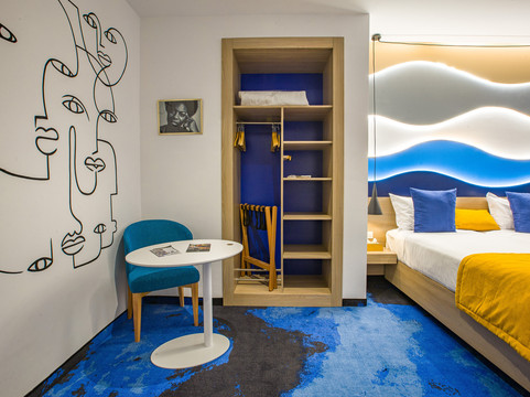 卡尔顿酒店主图