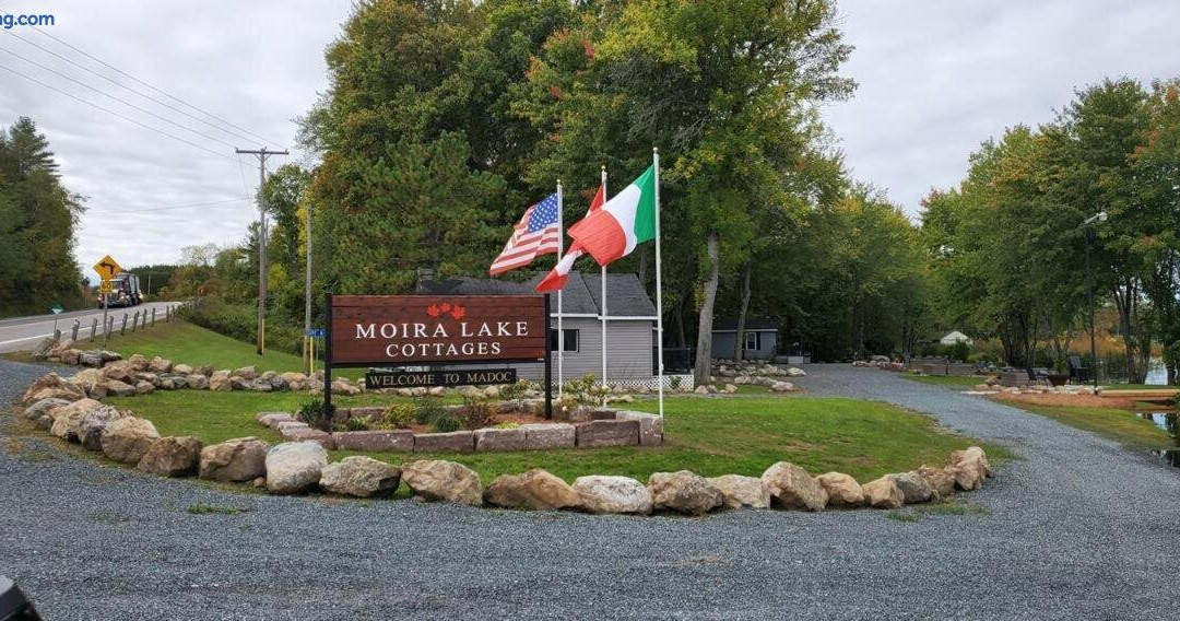 Moira Lake Cottages