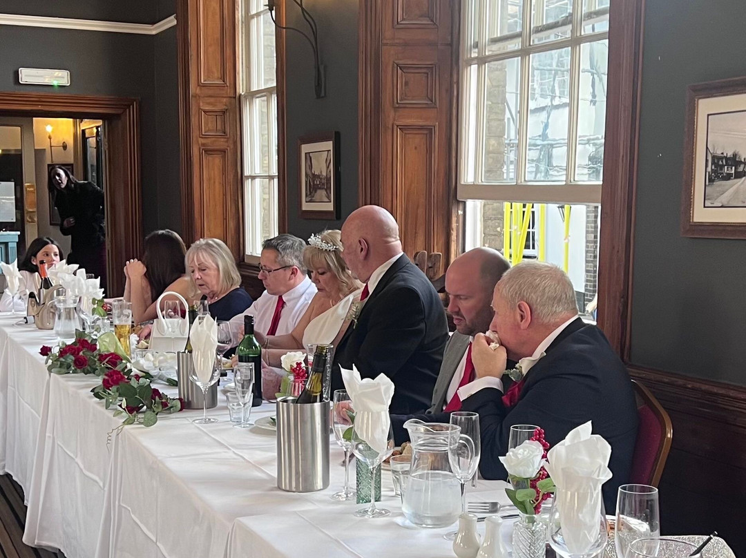 布兰特里白鹿酒店 - 格林国王旅馆主图