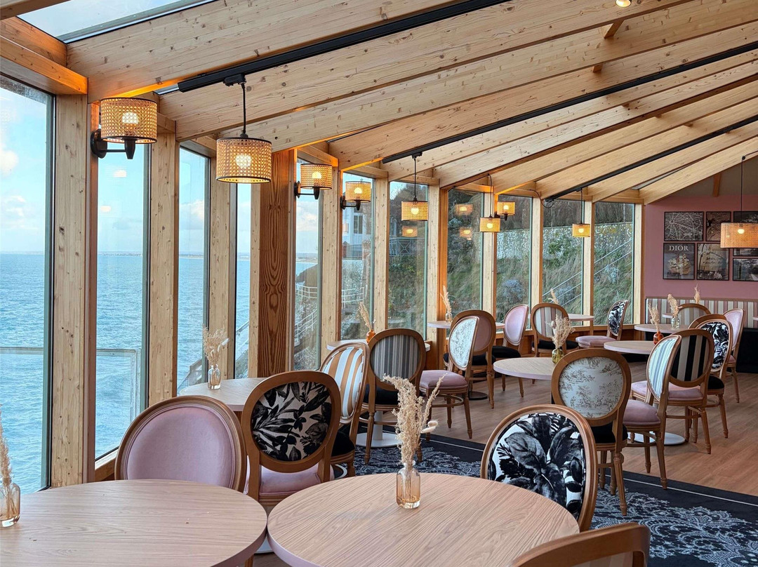 Coudeville-sur-Mer酒店住宿-水星格兰维勒格兰德拉齐酒店