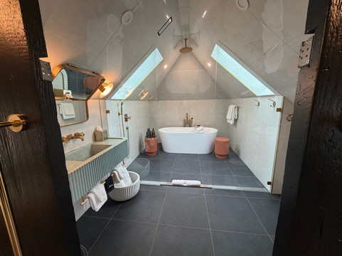 The Dover George主图