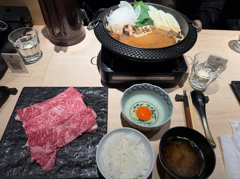 WAGYU SUKIYAKI 極 心斎橋道頓堀
