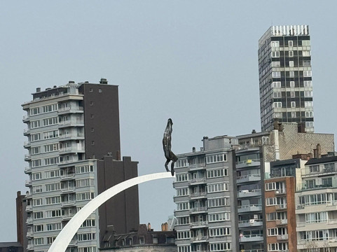 Le plongeur et son arc-列日必去景点