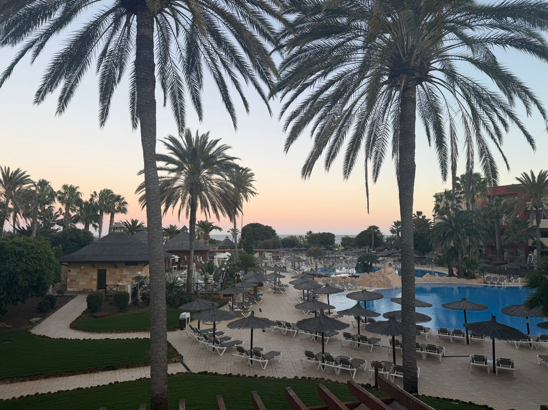 厄尔巴卡洛塔海滩度假酒店&会议中心主图