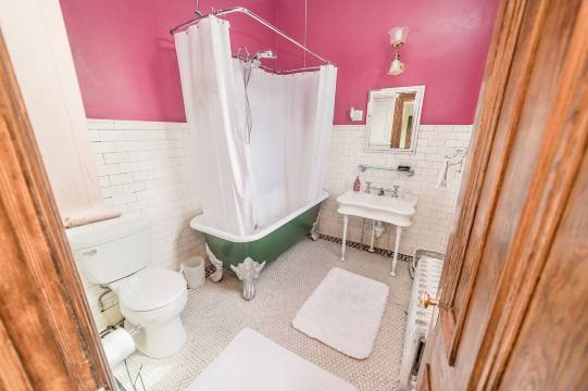 The Carriage House Inn Bed and Breakfast-浴室
