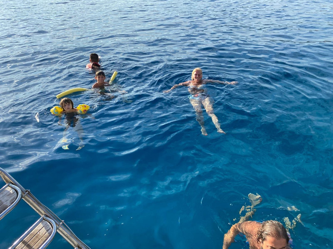 Chillout & Trippy  boat-卡尔坎必去景点
