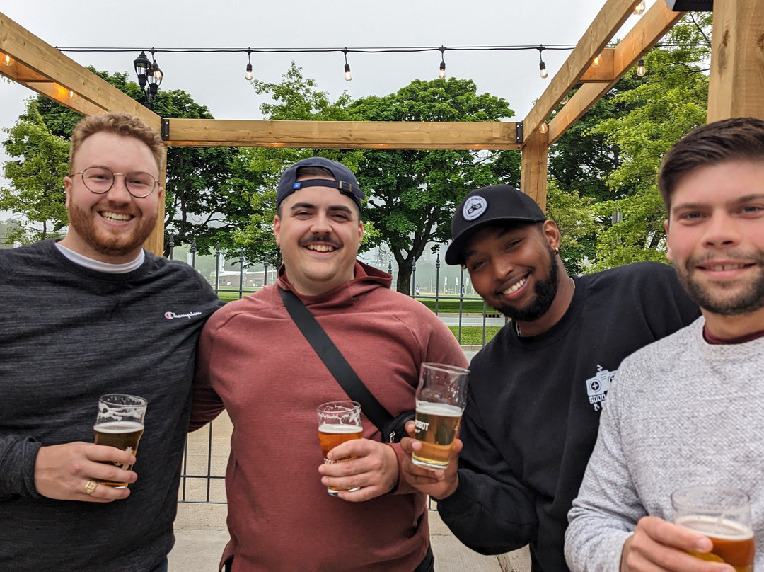 Good Robot Brewing (Commons) - Beer Garden - Craft Beer - Beer Store - Pizza
