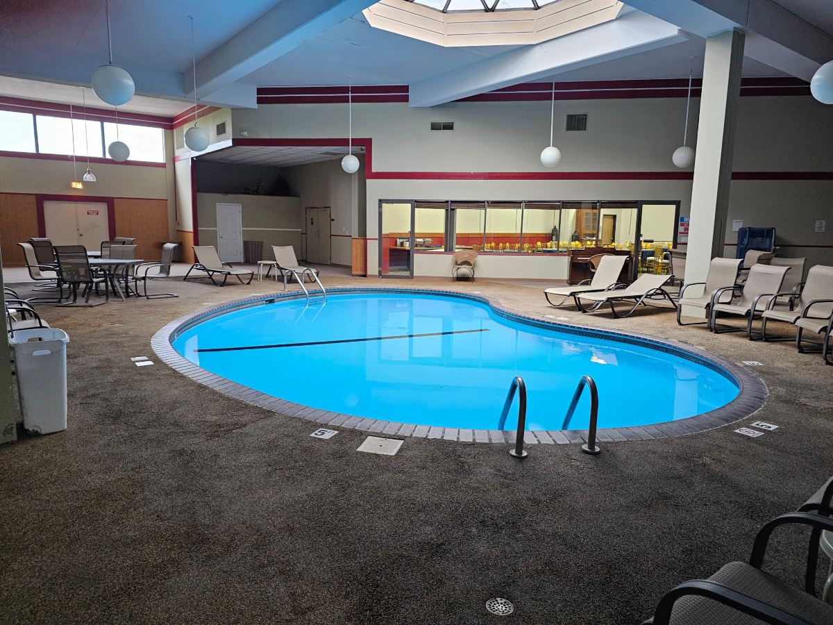 Crookston Inn and Convention Center-泳池