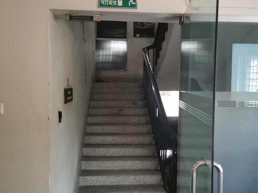 里士满套房酒店主图