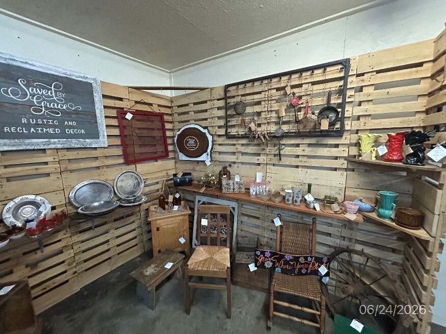 Thirteen Pines Trading Co.-Bedford必去景点