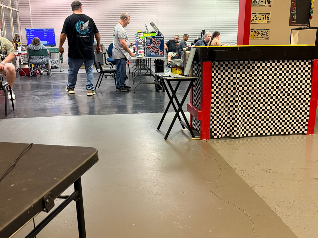 The Checkered Flag Slot Car and RC Complex-塞维尔维尔必去景点