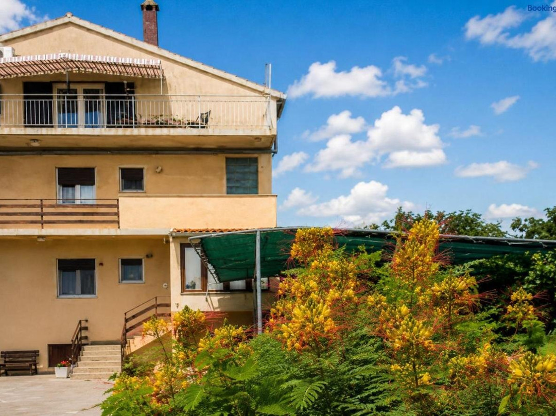 Apartments and Rooms Ognjen