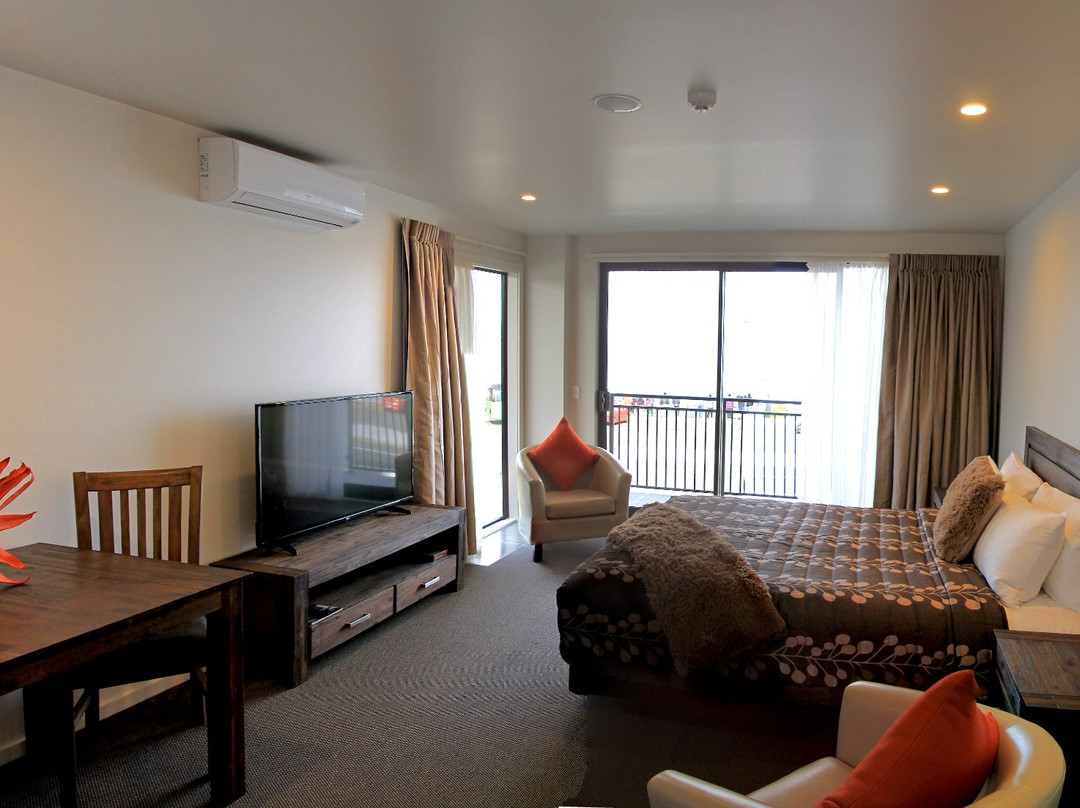 Acacia Lake View Motel