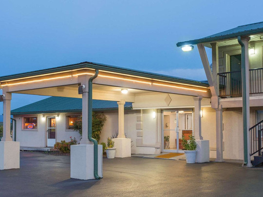 Knights Inn Glade Spring