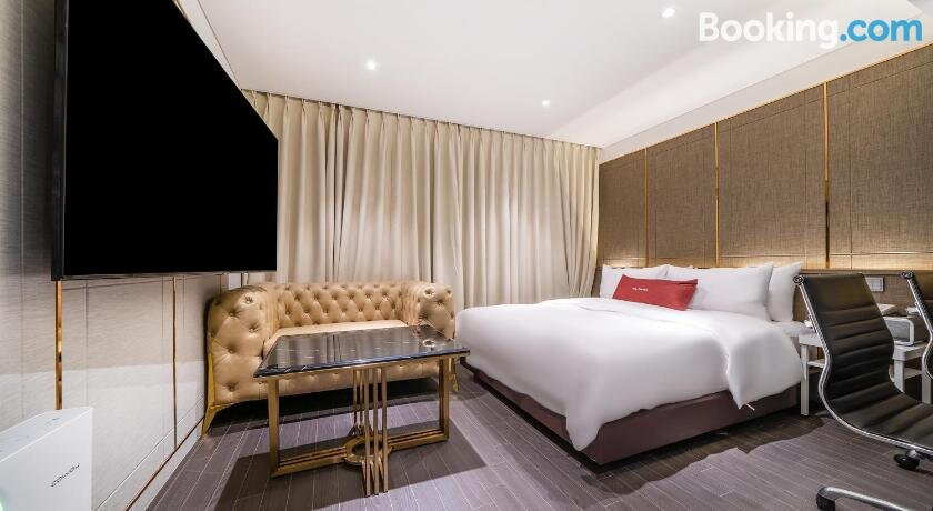 Chocolate Hotel