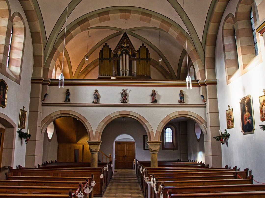 Pfarrkirche Mariä Namen-Roding必去景点