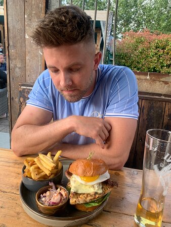 The Queens Arms-官方
