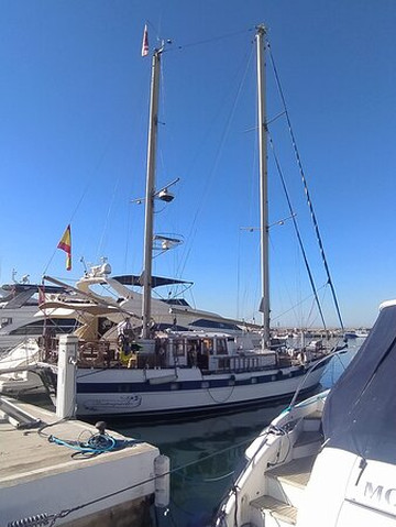 Velero Intrepido-埃斯特波纳必去景点