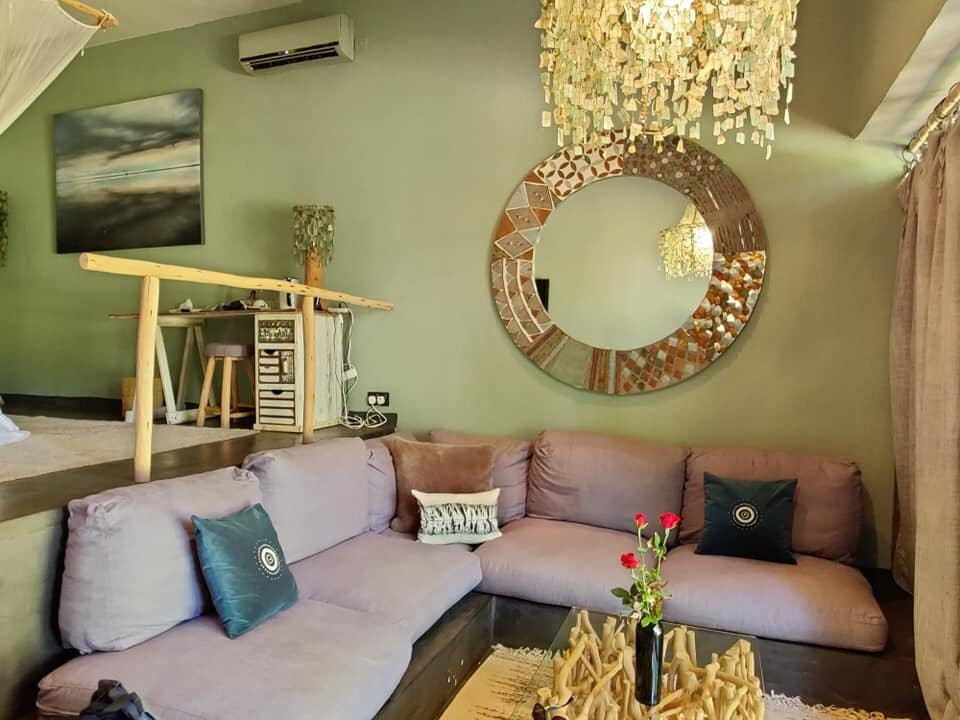 Latitude 13 Degrees主图