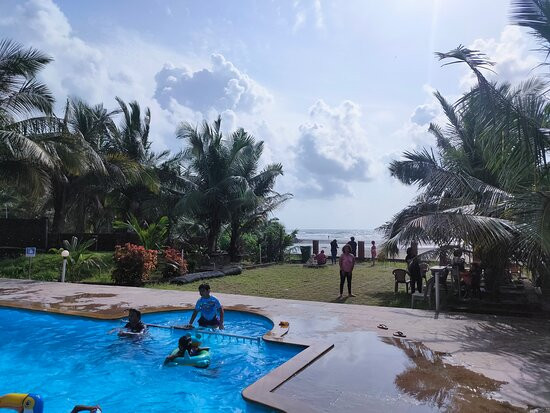 Blue Heaven Beach Resort主图