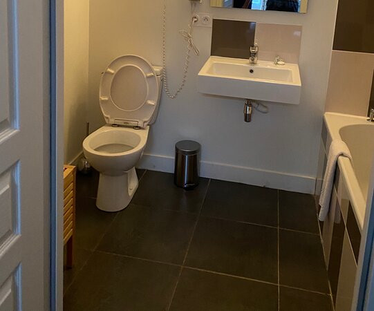 利斯亭酒店主图