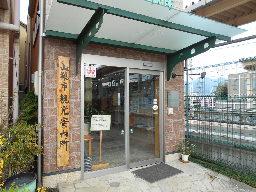 Yamanashi City Ekimae Tourist Information Center景点图片