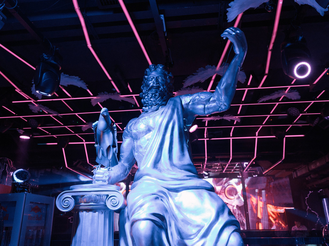 Zeus Lkf-香港必去景点