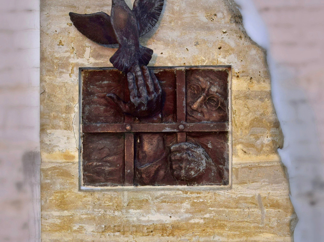 Monument to Victims of Political Repression景点图片