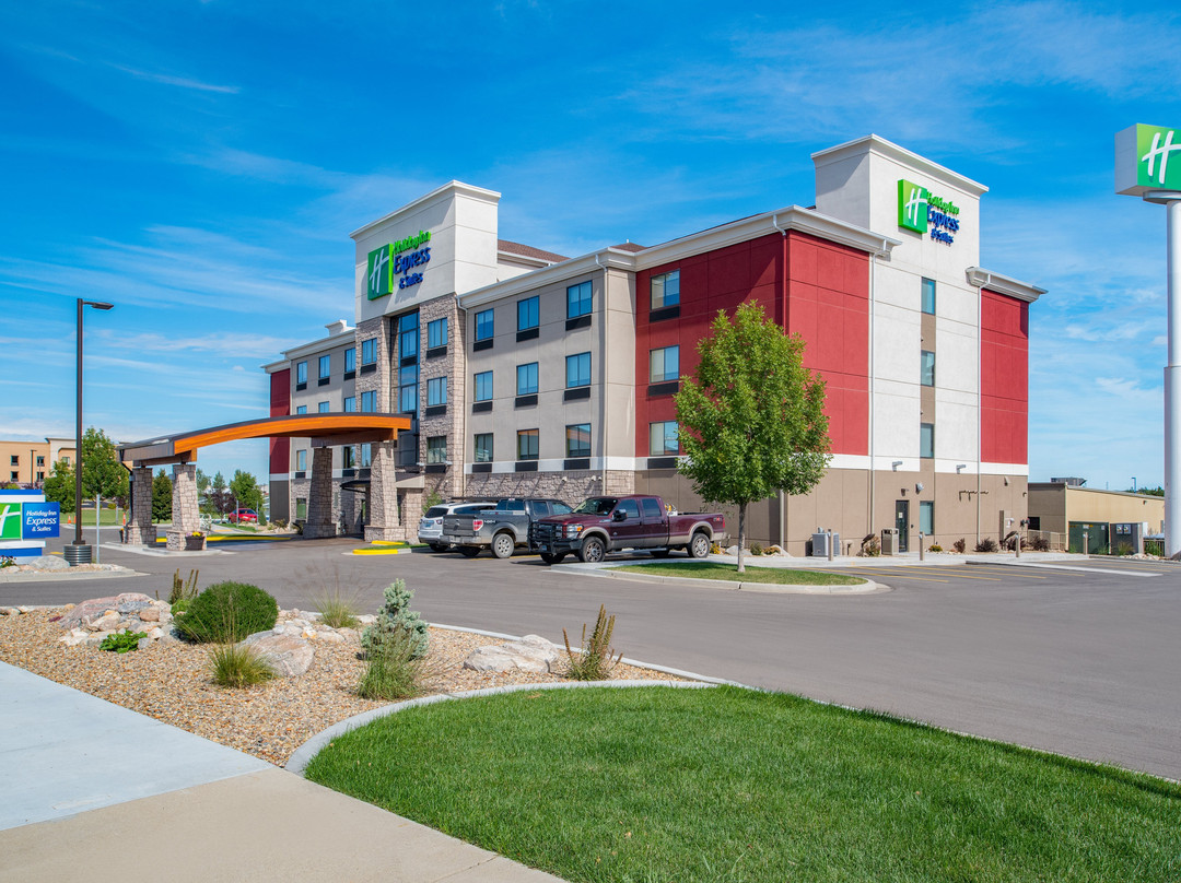 Holiday Inn Express & Suites Bismarck by IHG主图