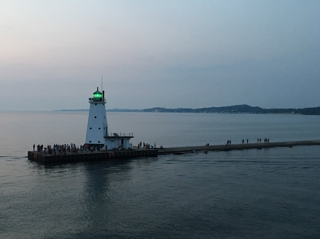 Ludington Pier House Motel主图