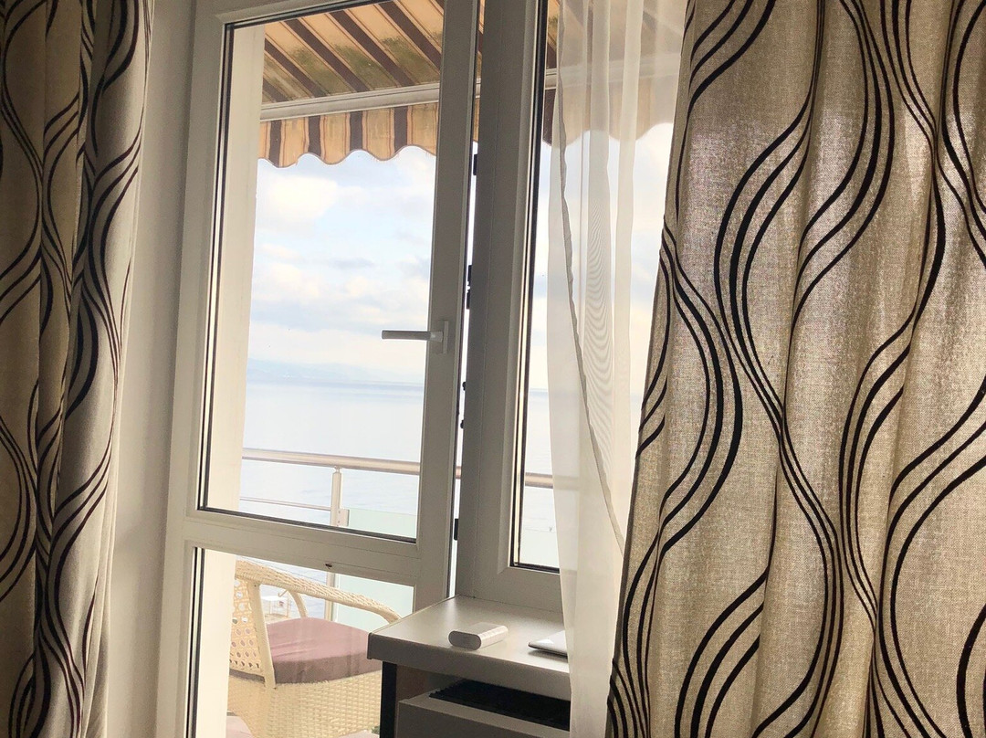 拉泽尼里酒店主图