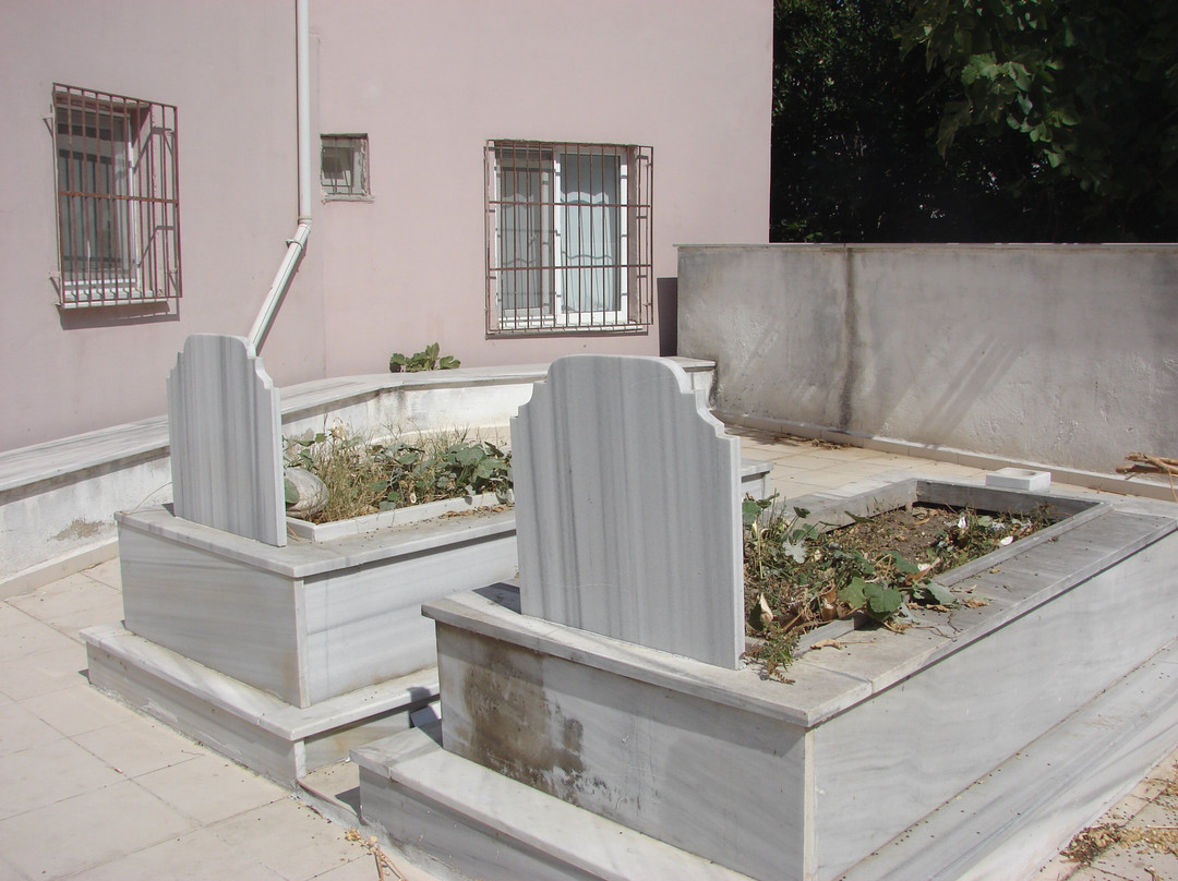 Seyyidi Sefain Sultan Türbesi-Lepseki必去景点