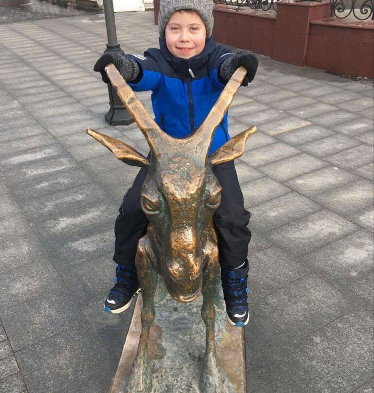 Sculpture the Funny Goat景点图片