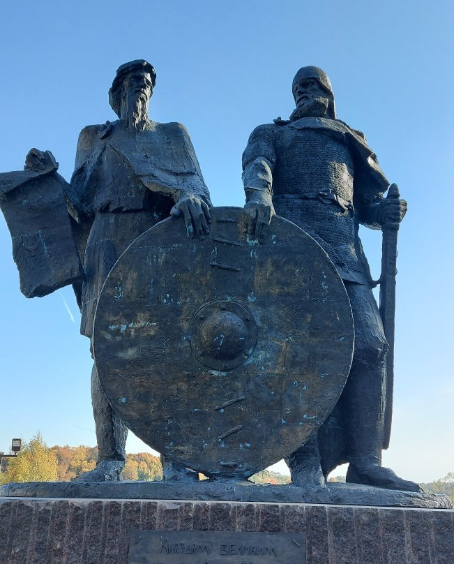 Monument to Ryurik and Veshhiy Oleg景点图片