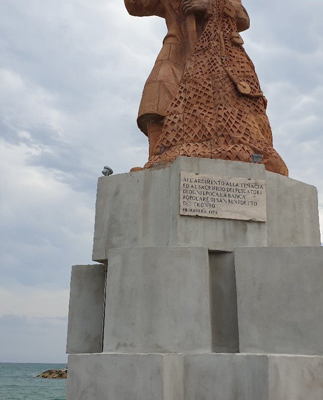 Monumento al Pescatore-圣贝内代托-德尔特龙托必去景点