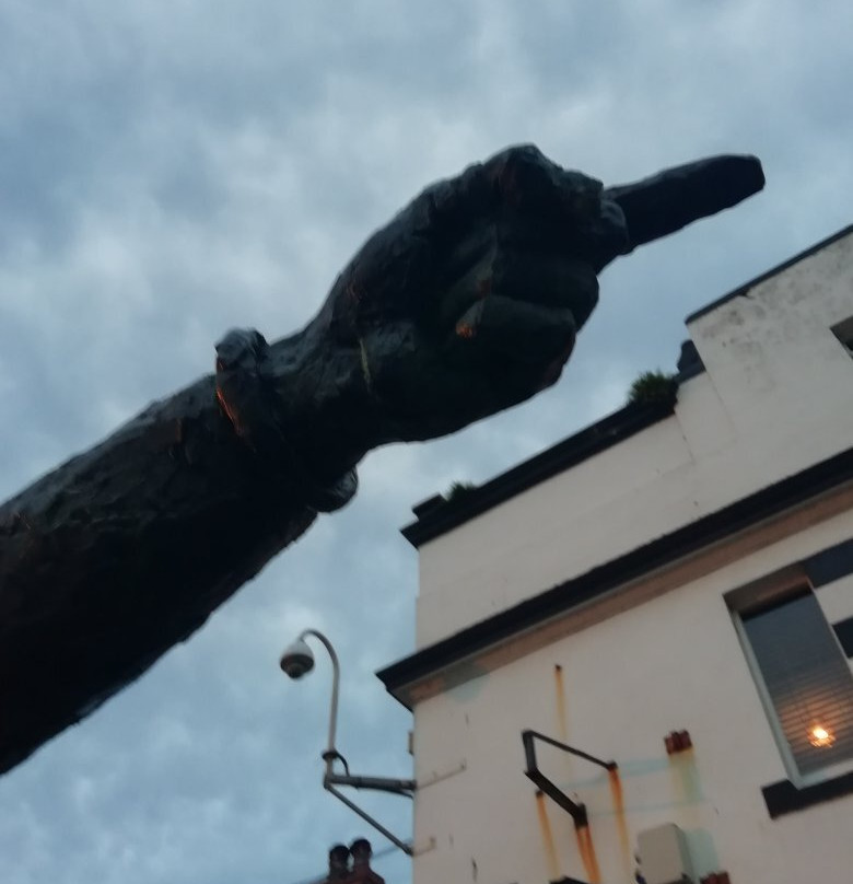 Willy Spears Statue-Eyemouth必去景点