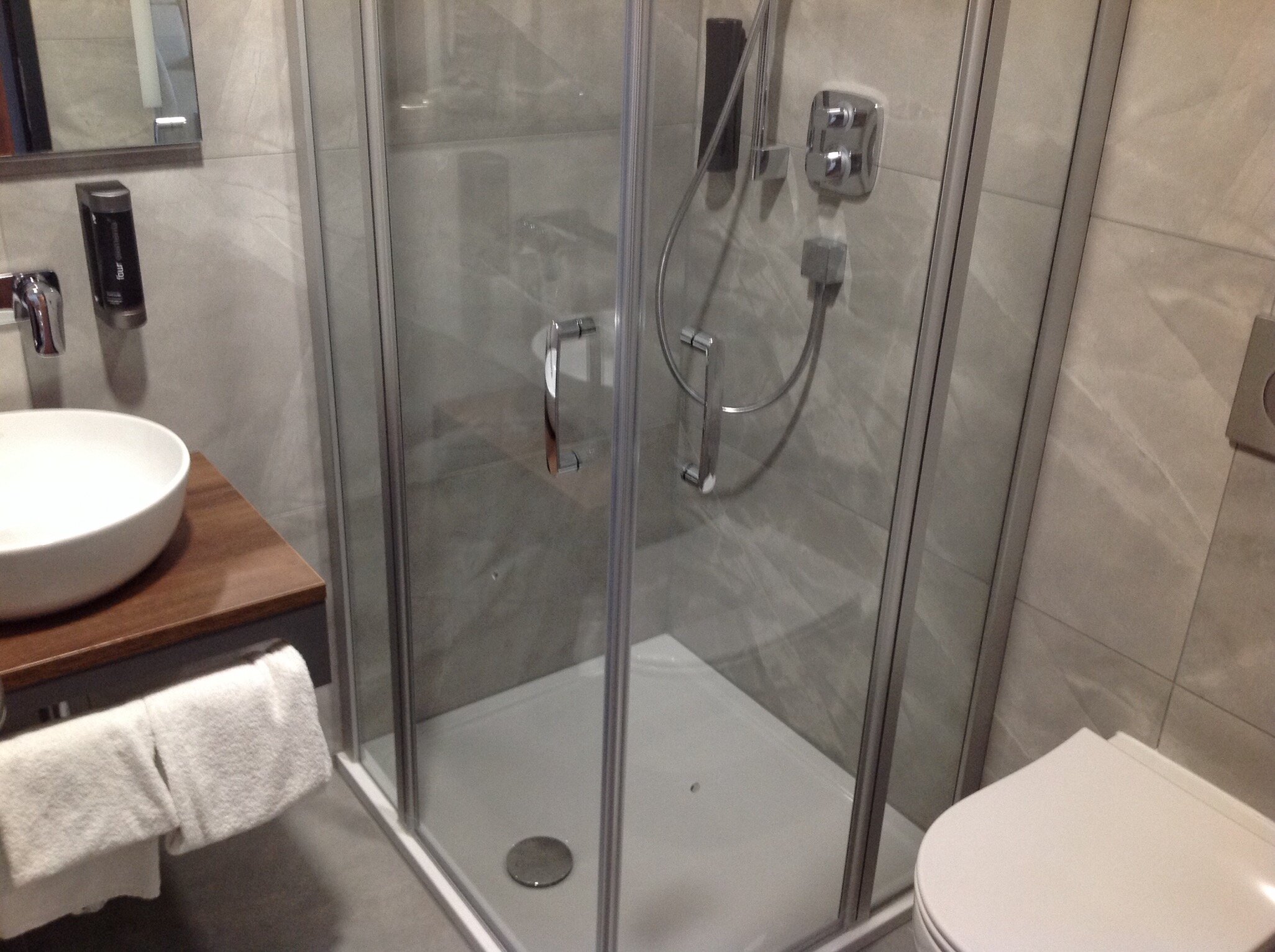 Intergroup Business And Design Hotel-浴室