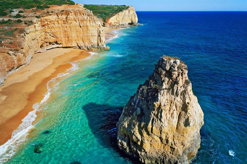 Book Taxi Barcelona-蓬塔德尔加达必去景点