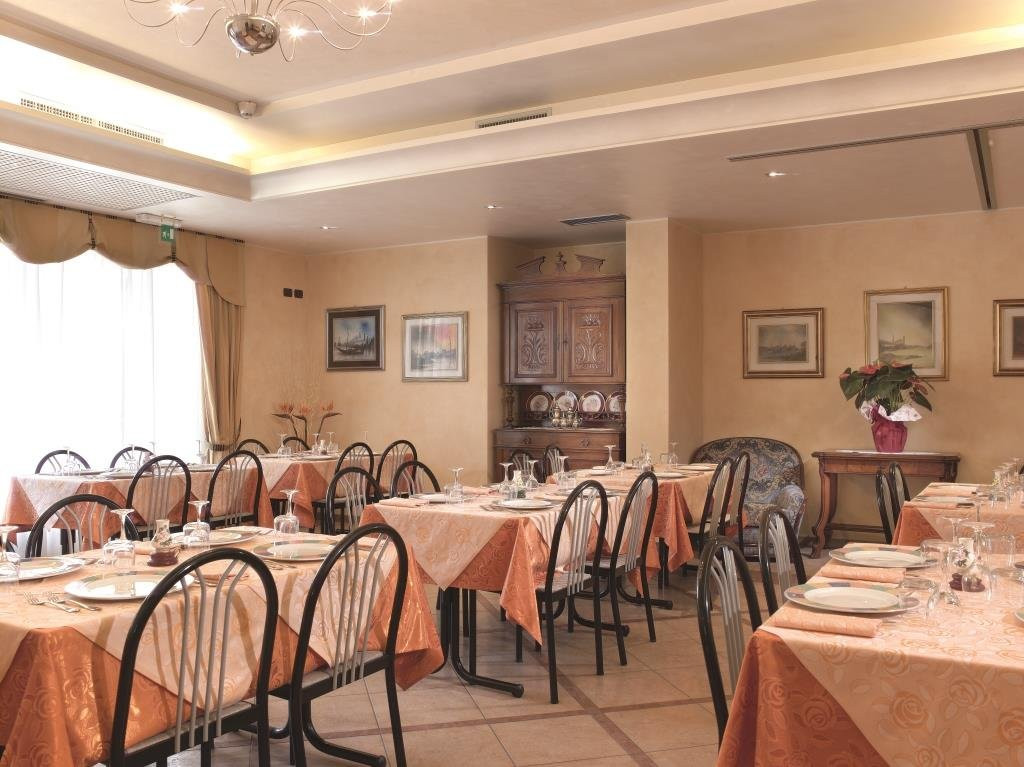 拉齐塞酒店住宿-康费内酒店