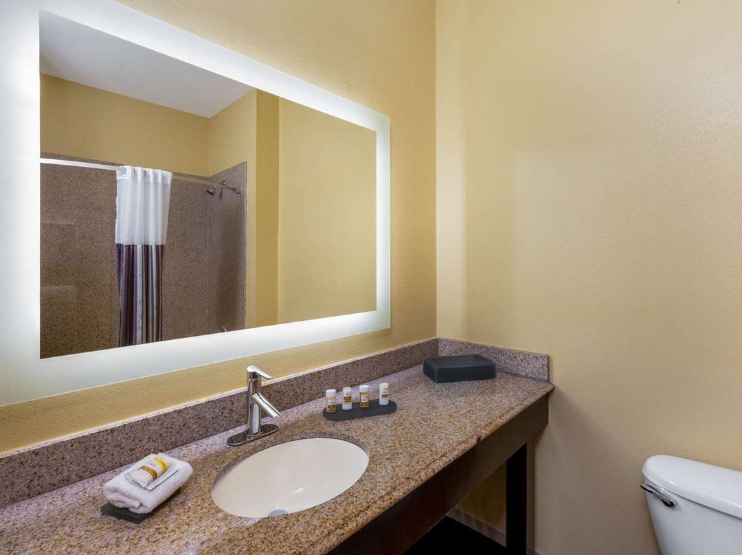 安格尔顿拉昆塔温德姆套房酒店主图