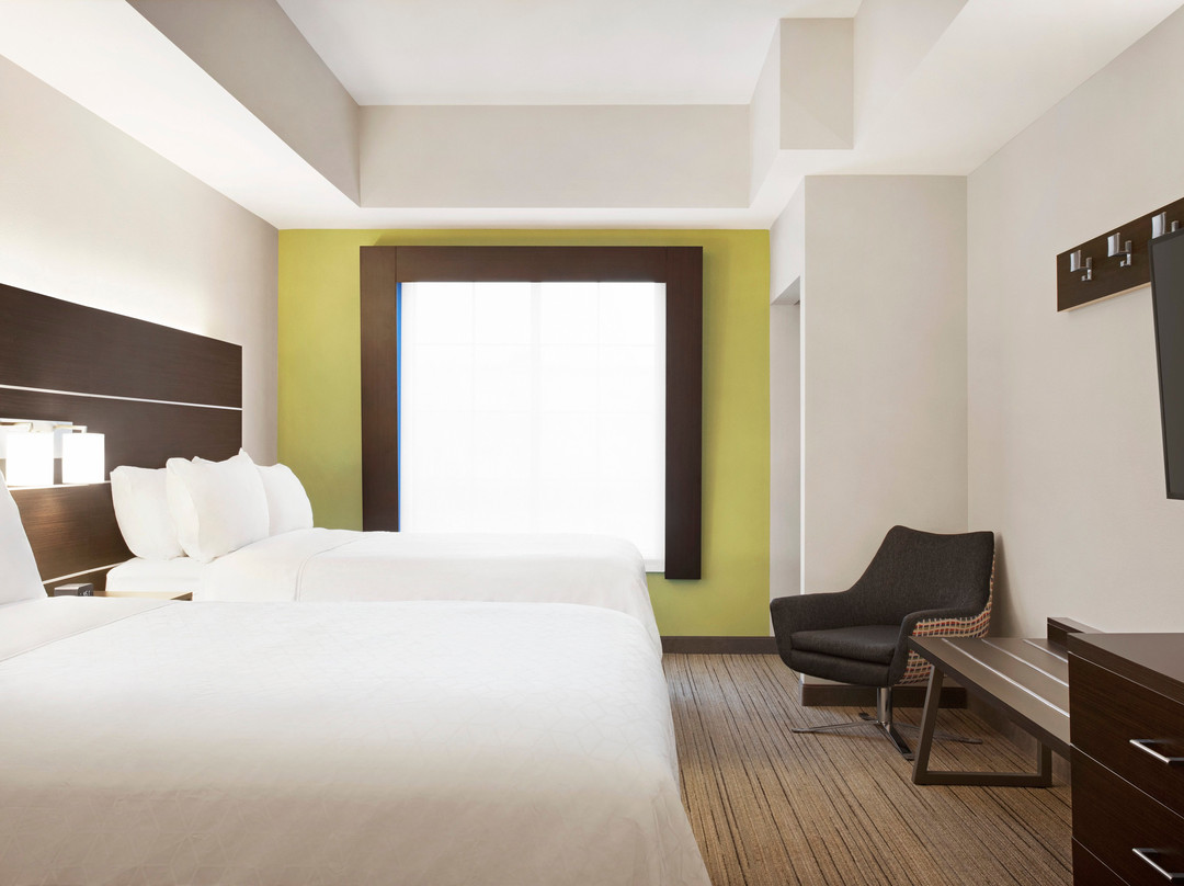 杜兰特快捷假日&套房酒店主图